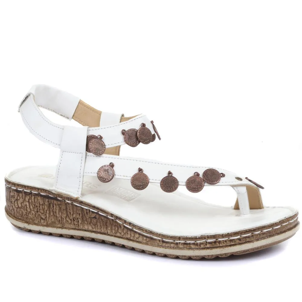 Embellished Leather Toe-Post Sandal - CAY29005 / 315 112
