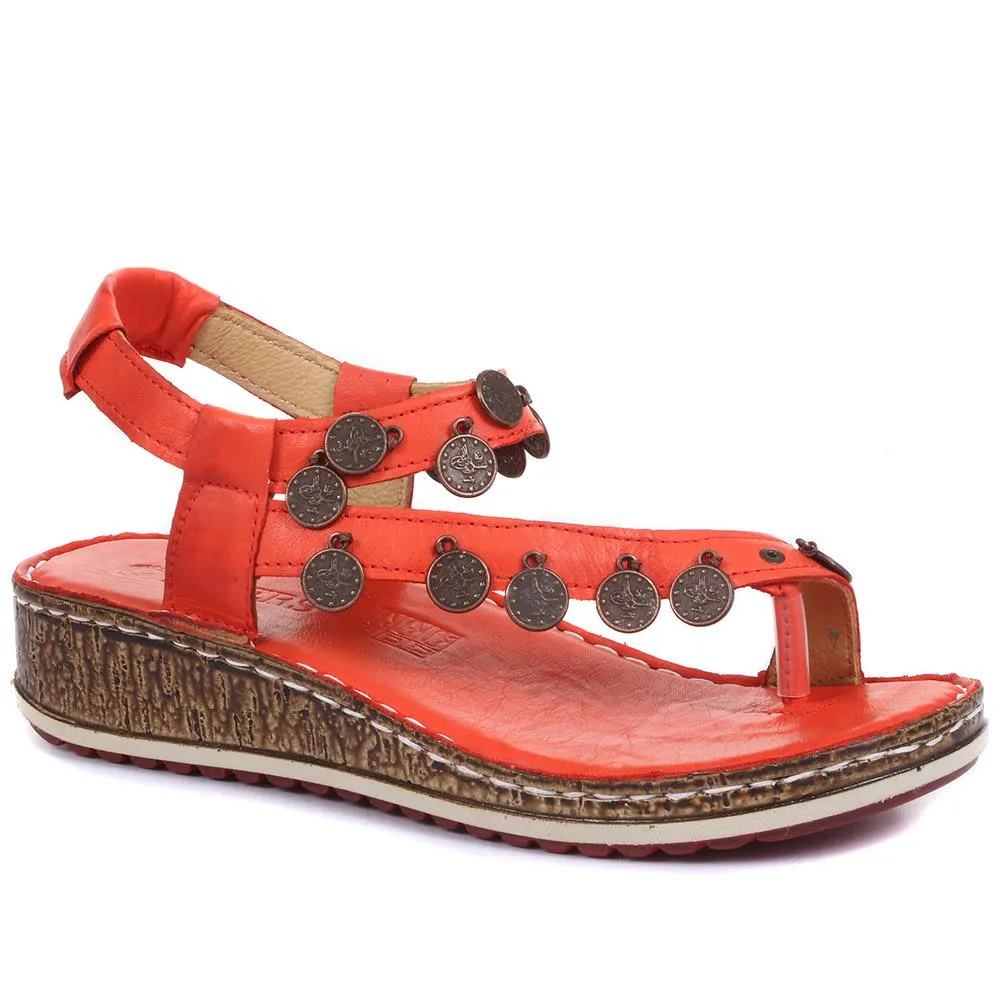 Embellished Leather Toe-Post Sandal - CAY29005 / 315 112